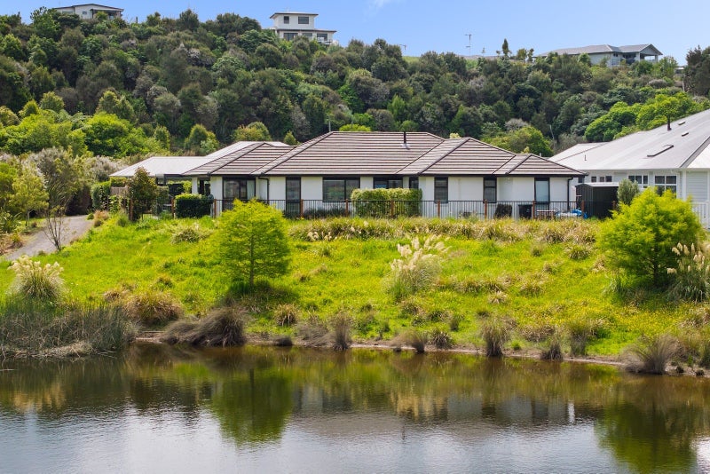 84 Pakanga Grove, Pyes Pa, Tauranga - Carousel 1