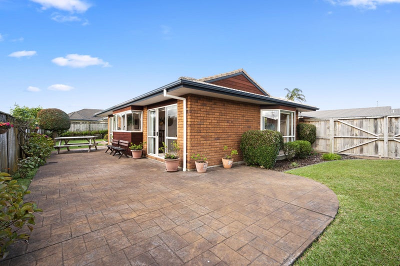 9 Huntington Drive, Huntington park, Auckland - Carousel 1