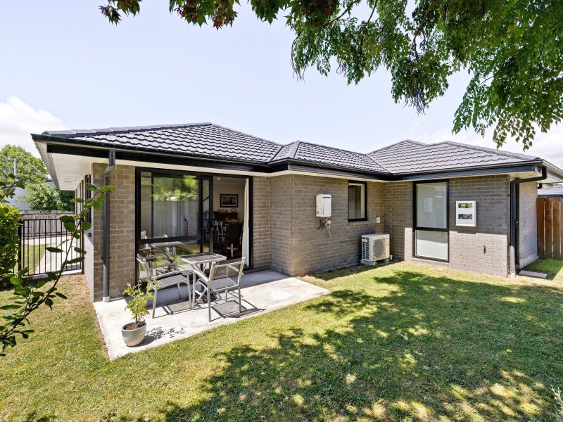 4/15 Dover Road, St Andrews, Hamilton - Carousel 2
