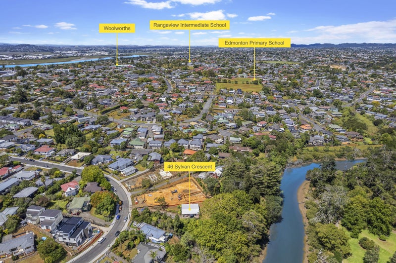 46 Sylvan Crescent, Te Atatu South, Waitakere City, Auckland - Carousel 1