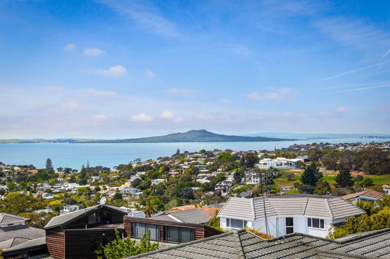 2/7 Calypso Place, Rothesay Bay, Auckland - Carousel 1