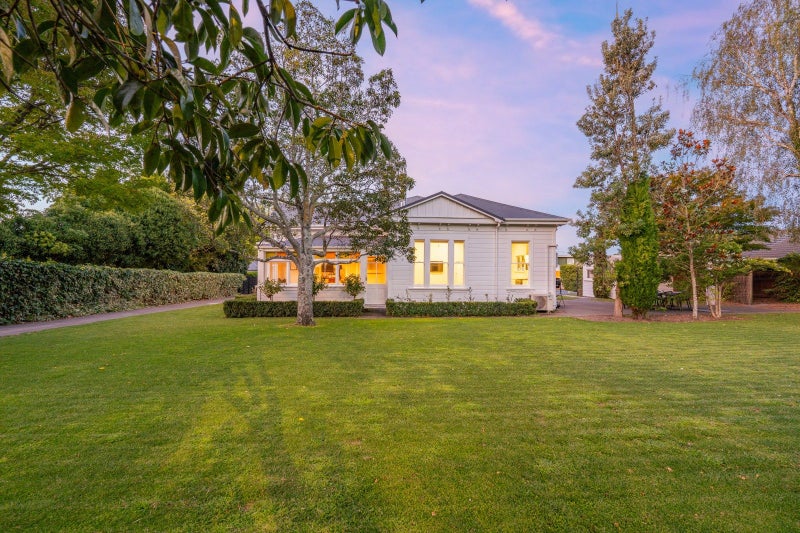 129 Te Mata Road, Havelock North, Havelock North - Carousel 21