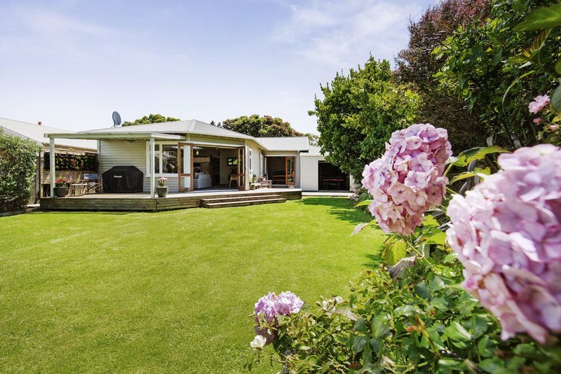 77 Cambridge Terrace, Waterloo, Lower Hutt - Carousel 2