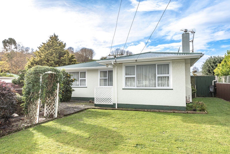 42 Kells Avenue, Aramoho, Whanganui - Carousel 1