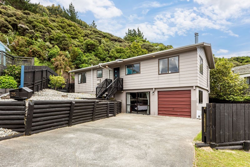 35 Omapere Street, Whitby, Porirua - Carousel 21