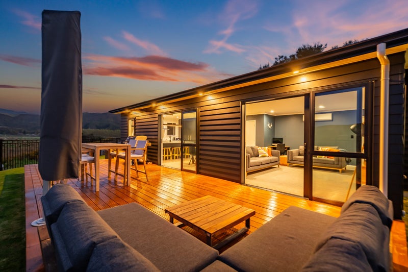 7 Margaret Mahy Drive, Whitemans Valley, Upper Hutt - Carousel 1