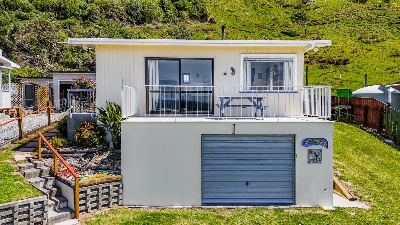 265 Mataikona Road, Mataikona, Tīnui - Carousel 1