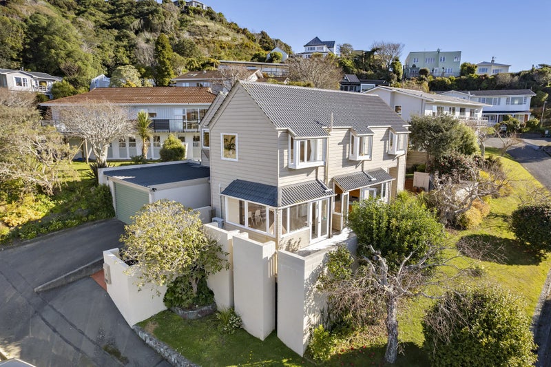4 Ridd Crescent, Karori, Wellington - Carousel 1