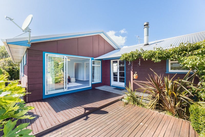 8 Rata Road, Raumati Beach, Paraparaumu - Carousel 1