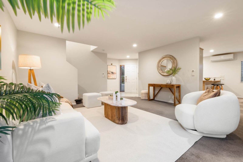 19D Claremont Way, East Tamaki Heights, Auckland - Carousel 1