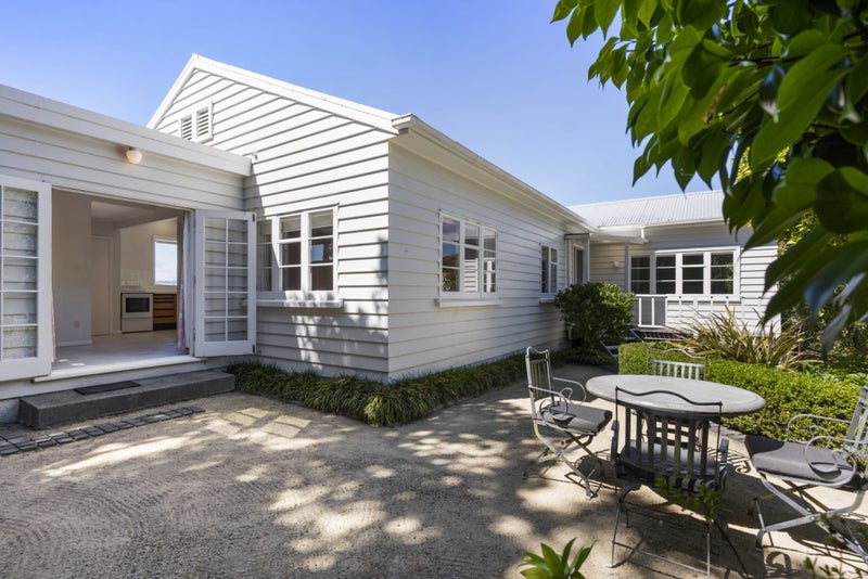8 Baroda Street, Khandallah, Wellington - Carousel 1