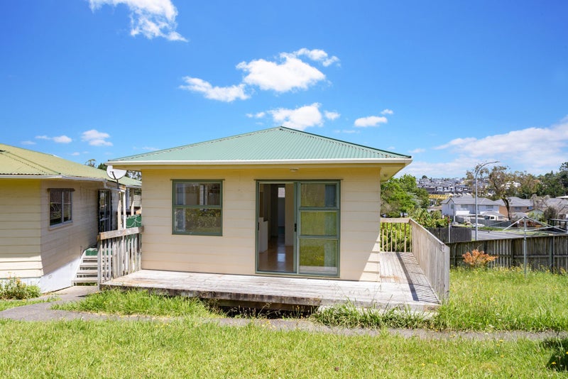 16 Oreil Avenue, West Harbour, Auckland - Carousel 1