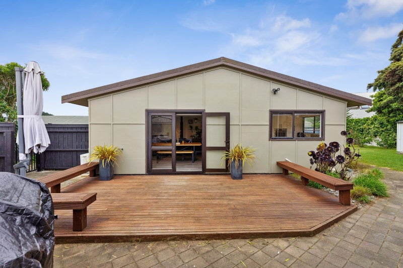 24 Norfolk Crescent, Otaki Beach, Otaki - Carousel 1