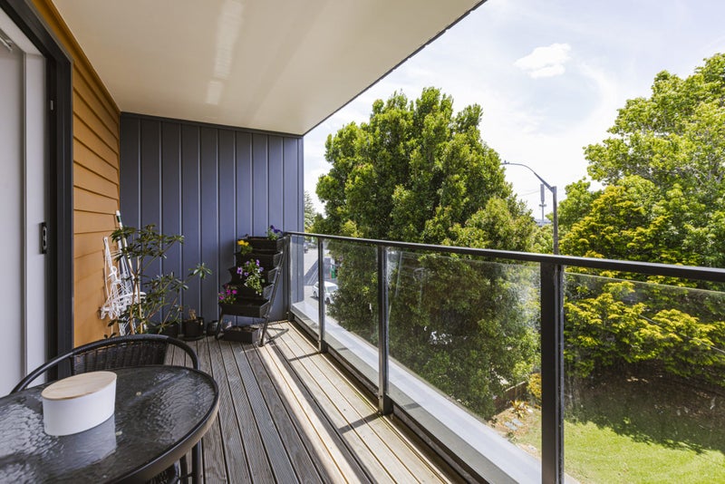 201/8 Gray Avenue, Mangere East, Auckland - Carousel 2