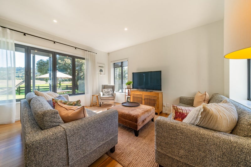 26 Saint James Avenue, Boulcott, Lower Hutt - Carousel 2