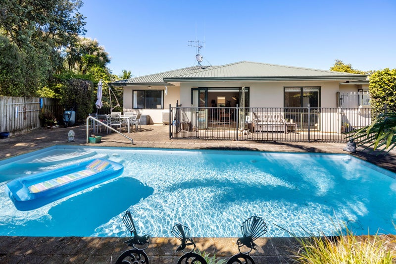 28 Bouverie Crescent, Flagstaff, Hamilton - Carousel 1