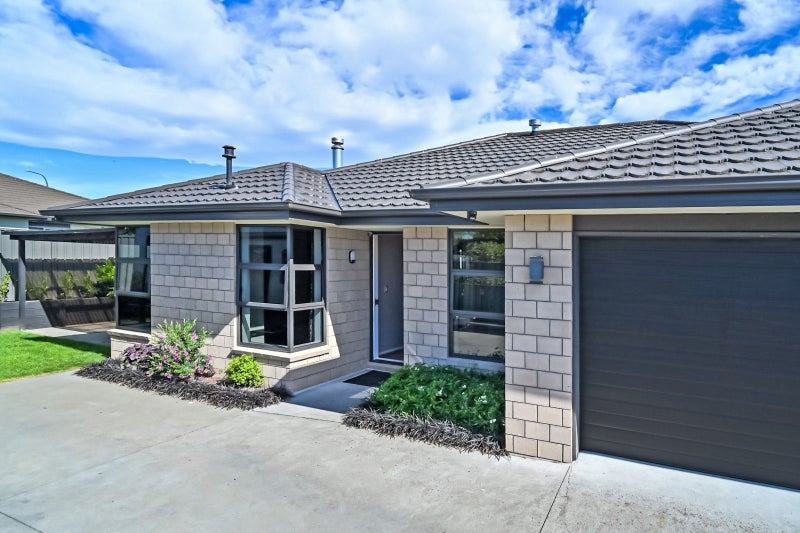 12 Begley Place, Frimley, Hastings - Carousel 1