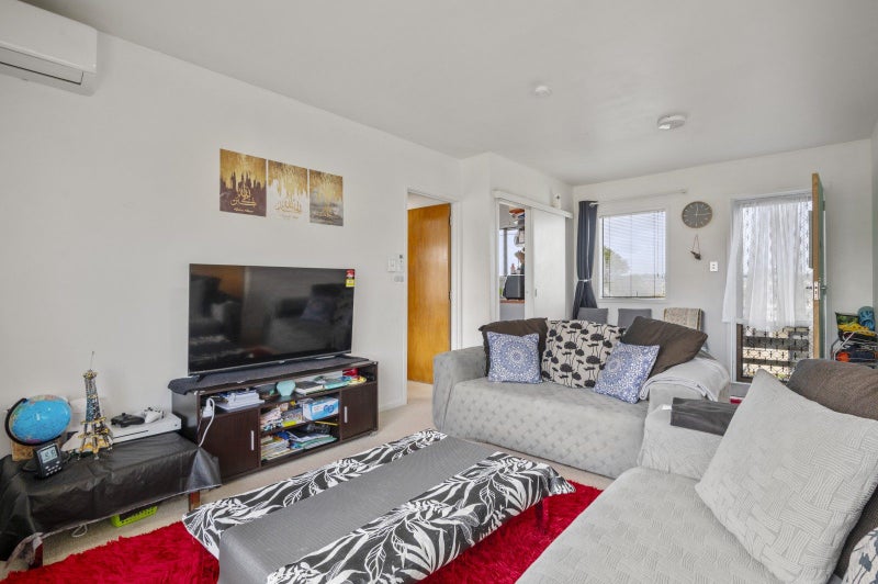 1/6 Eden View Road, Sandringham, Auckland - Carousel 2