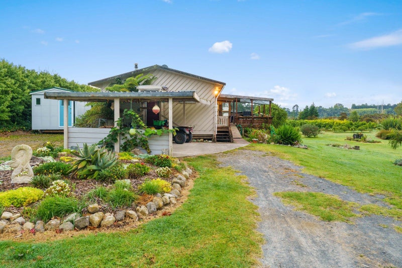 694A State Highway 2, Katikati - Carousel 2
