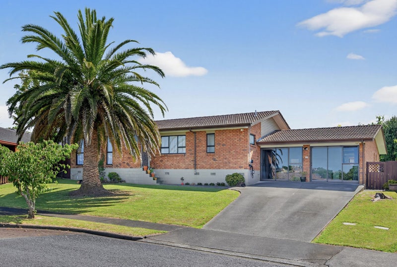 46 Channing Crescent, Botany Downs, Auckland - Carousel 1