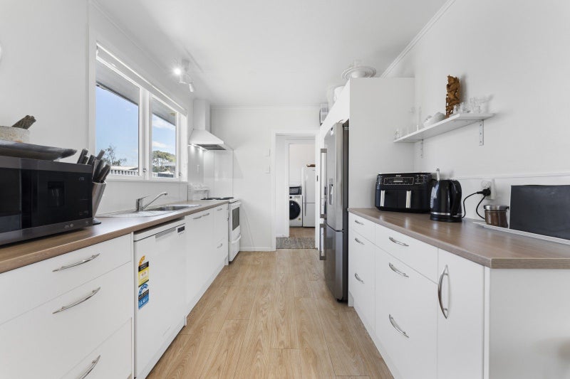 19 Rhodes Drive, Kelvin Grove, Palmerston North - Carousel 2