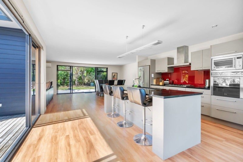 1 Coral Place, Matapouri, Whangārei - Carousel 2
