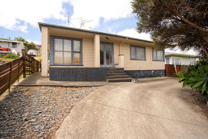 14 Humber Crescent, Gate Pa, Tauranga - Carousel 1
