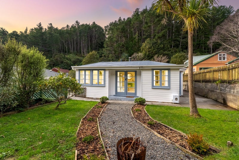 35 ELMSLIE RD, Pinehaven, Upper Hutt - Carousel 1