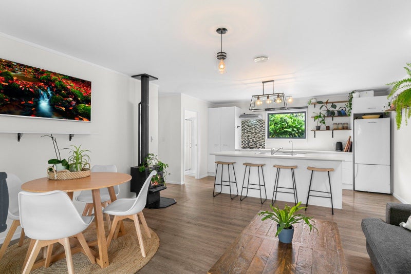 8 Dey Street, Mangawhai Heads, Mangawhai - Carousel 2