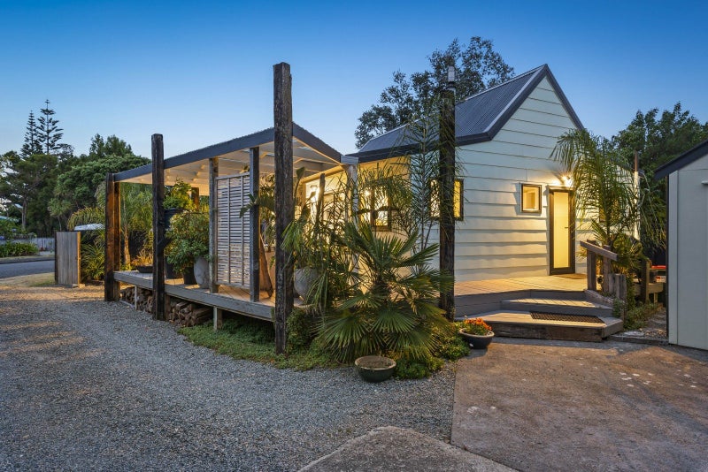 2 Island View Terrace, Waikanae Beach, Waikanae - Carousel 2