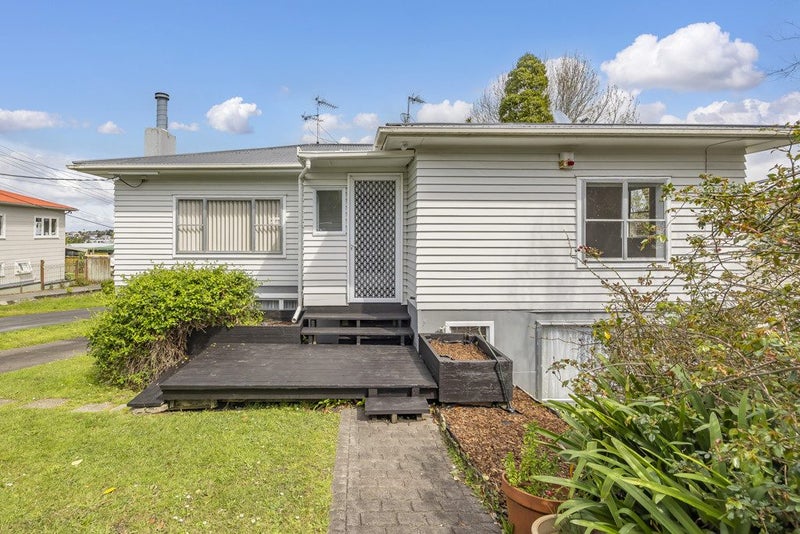 21 Valley View Road, Glenfield, Auckland - Carousel 2