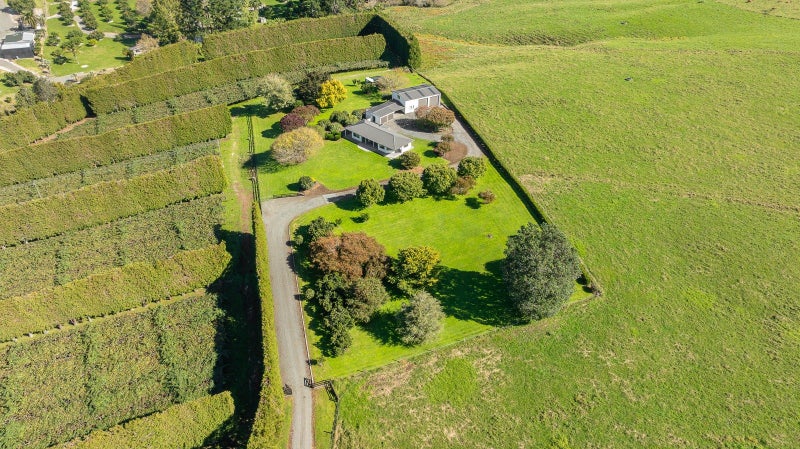 24 Julian Road, Onemana, Whangamatā - Carousel 28