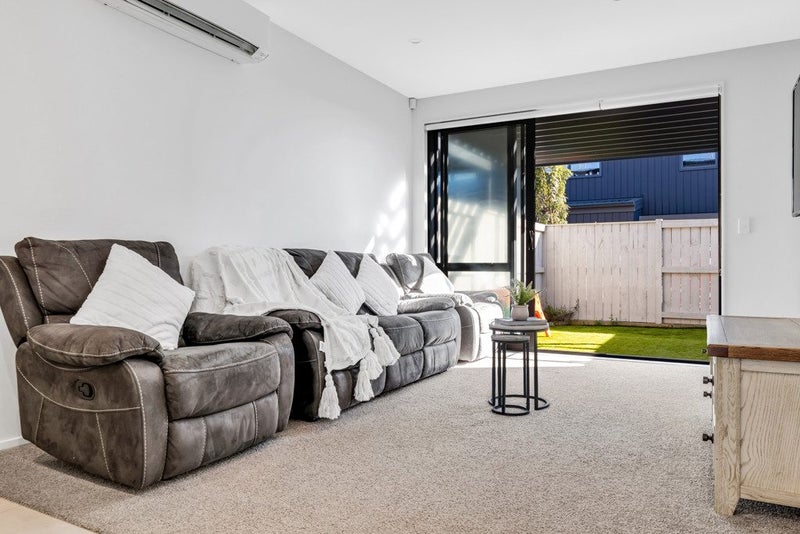 12 Magnetite Lane, Flat Bush, Auckland - Carousel 1