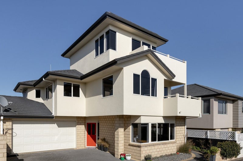 2/8 Aberdeen Street, Mount Maunganui - Carousel 1