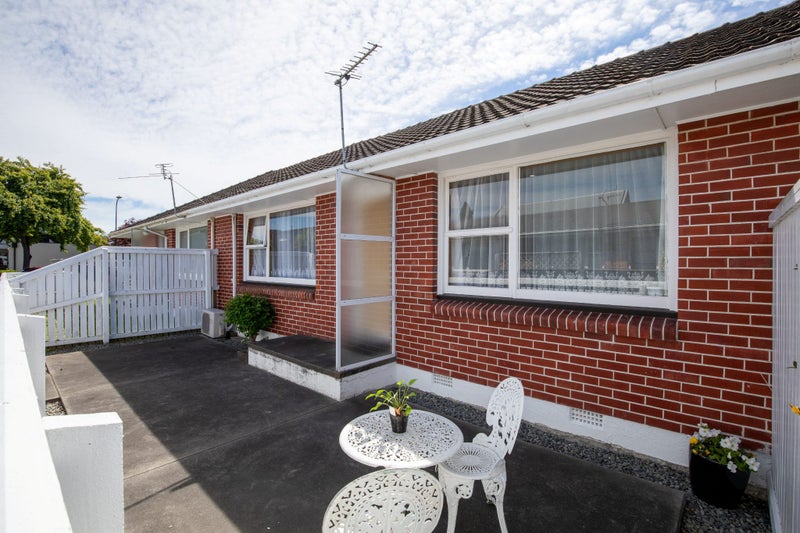 2/28 Aikmans Road, Merivale, Christchurch - Carousel 1