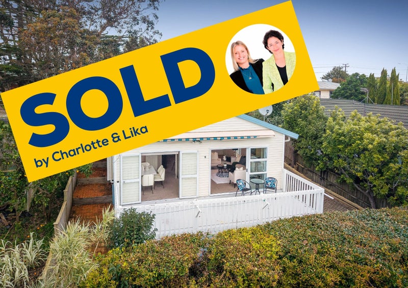 2/154 Sunset Road, Unsworth Heights, Auckland - Carousel 1