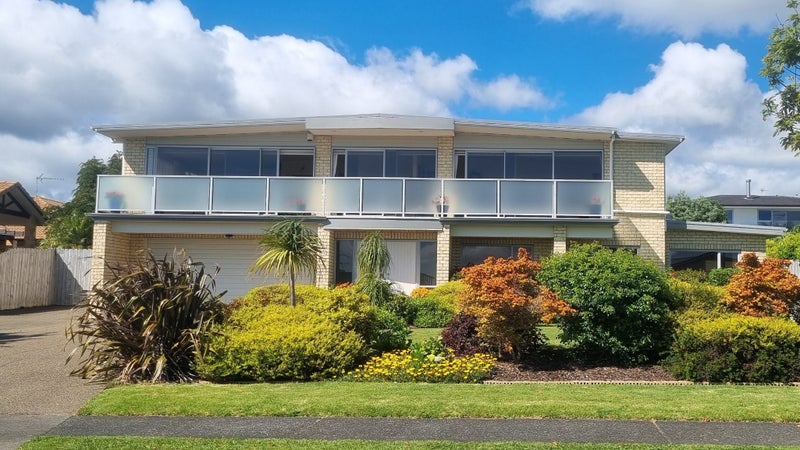 4 Intrepid Crescent, Beachlands, Auckland - Carousel 1