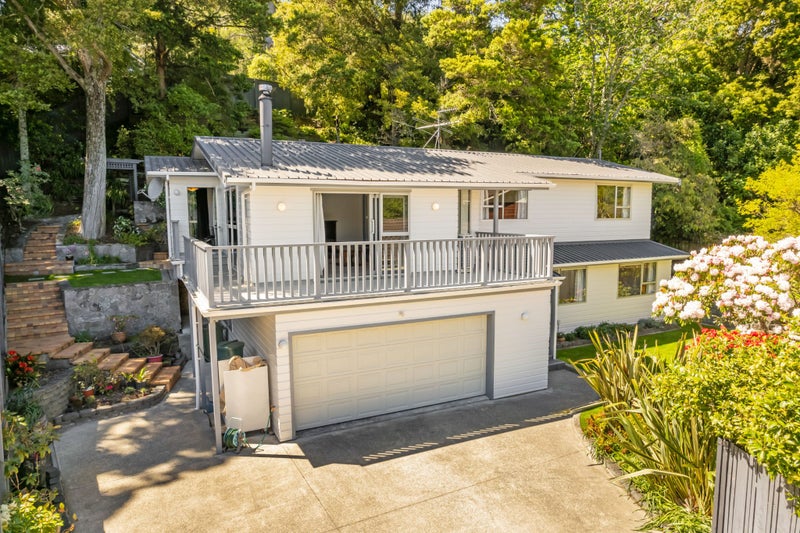 14 Johnswood Grove, Clouston Park, Upper Hutt - Carousel 1