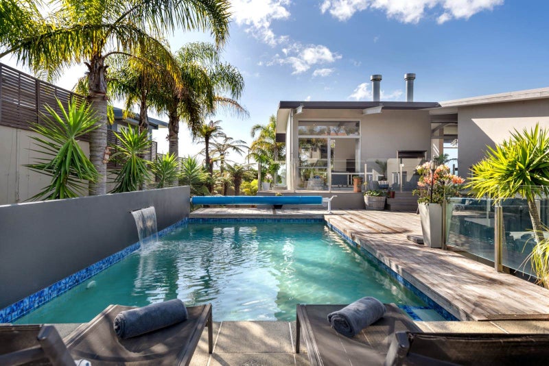 8 Intrepid Crescent, Beachlands, Auckland - Carousel 1