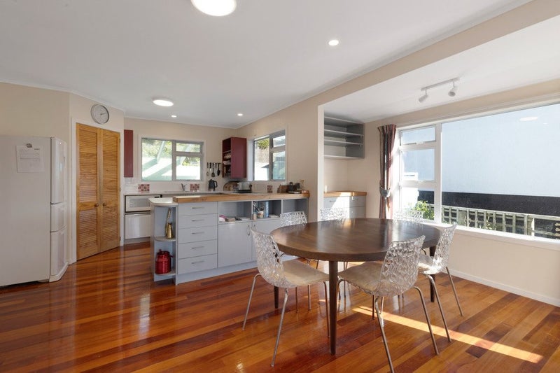 16 Bristol Street, Island Bay, Wellington - Carousel 2