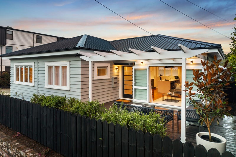 111 Kiwi Road, Point Chevalier, Auckland - Carousel 1
