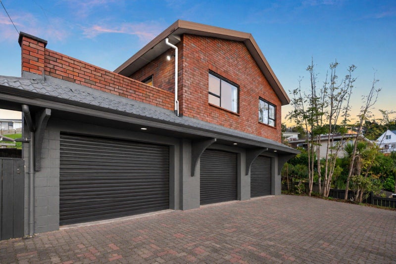 9 Pohutukawa Avenue, Red Beach, Rodney, Auckland - Carousel 1