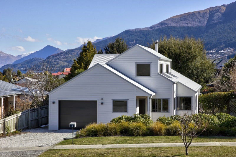 5 Cedar Drive, Kelvin Heights, Queenstown - Carousel 2