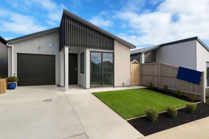 47 Horokaka Street, Massey, Auckland - Carousel 1