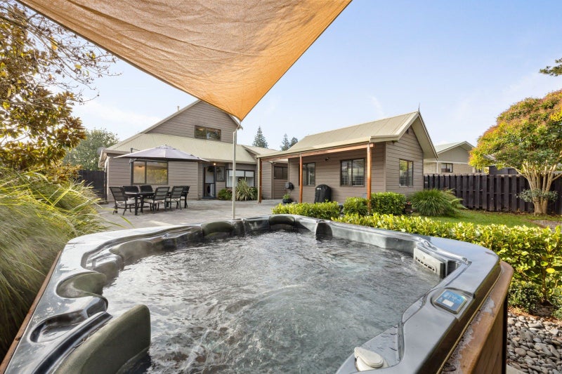 6 Sandford Place, Chartwell, Hamilton - Carousel 1