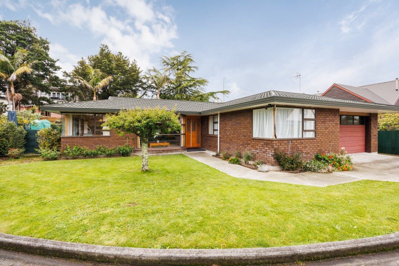 8 Gregory Close, Palmerston North, Palmerston North - Carousel 1