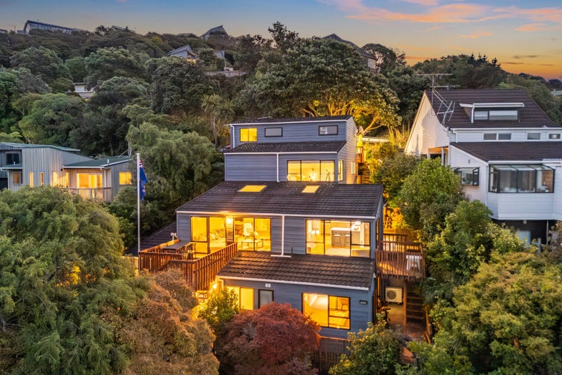 33 Oak Avenue, Paremata, Porirua - Carousel 1