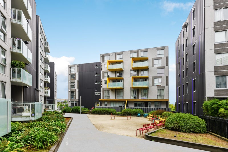 201/5 Rose Garden Lane, Albany, Auckland - Carousel 2