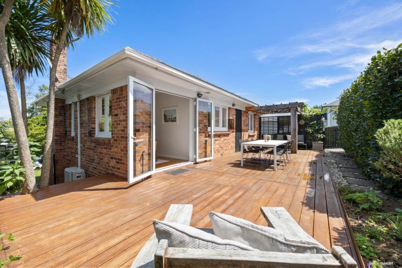 7 Bromley Place, Glen Innes, Auckland - Carousel 2