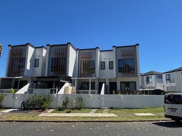 5B Glennandrew Drive, Half Moon Bay, Manukau City, Auckland - Carousel 2